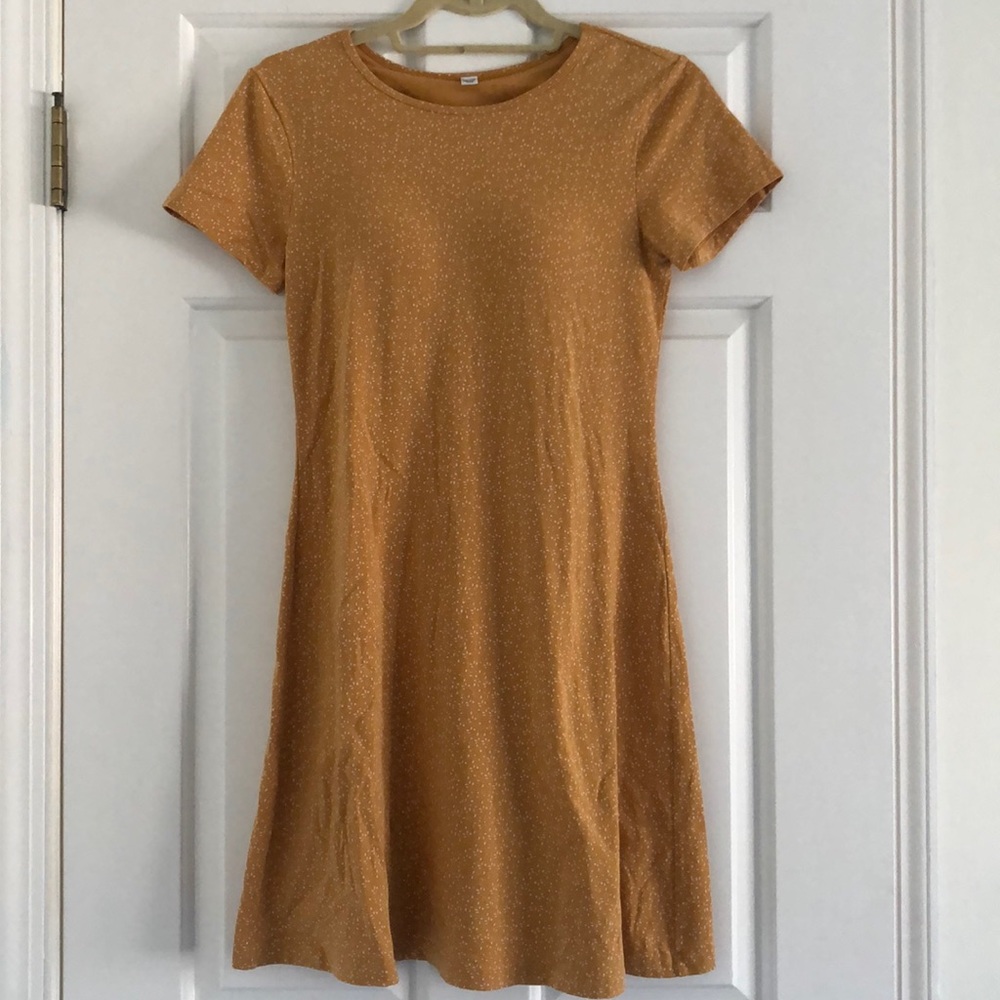 Adorable Uniqlo skater yellow dress 🌻 with built-in bra!